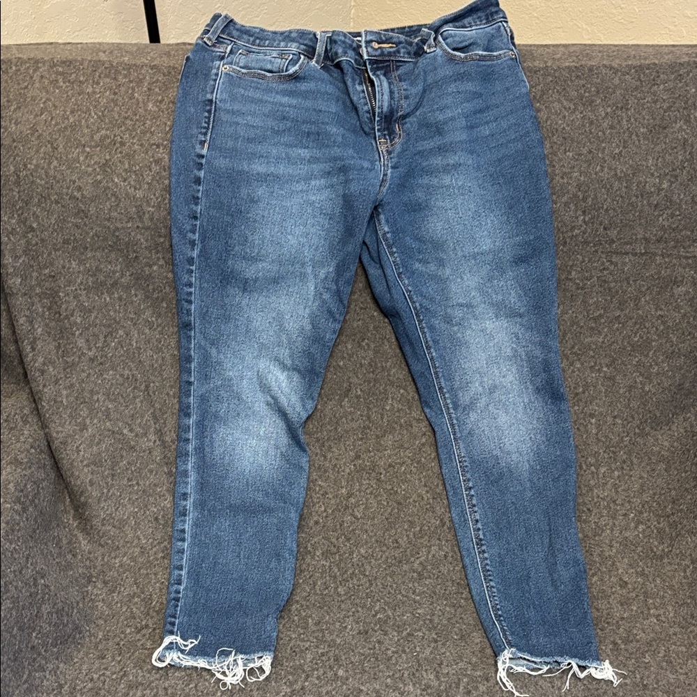 Old Navy Women's Cropped Blue Jeans with Frayed Hem